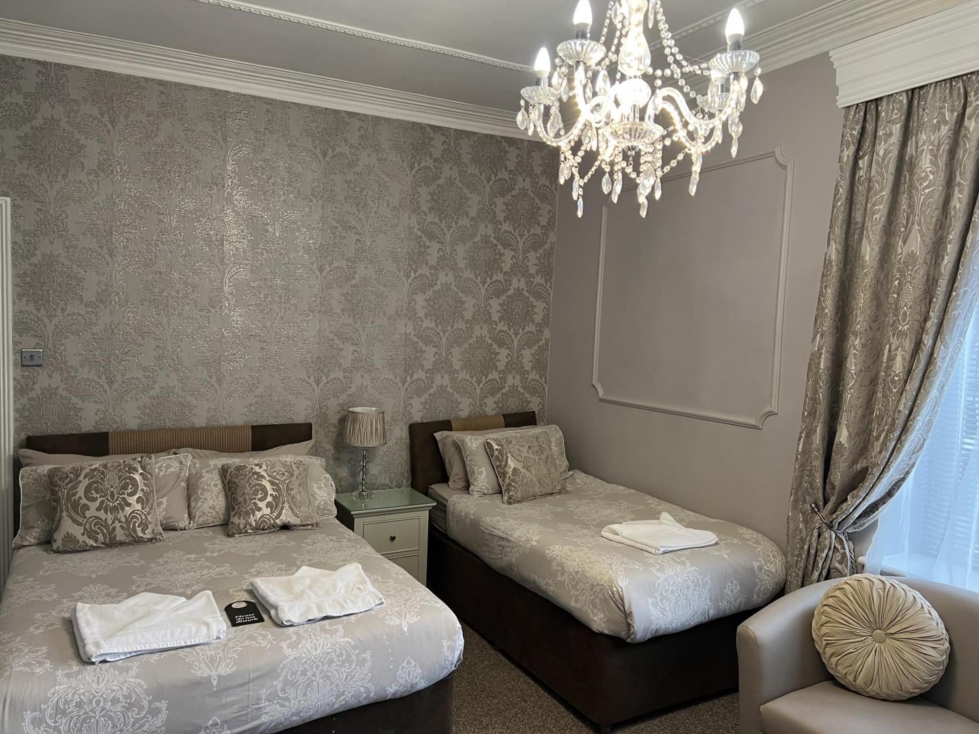 Tanes Hotel Cardiff Room photo